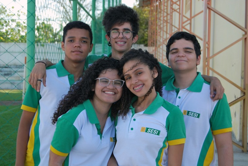Os cinco alunos que fazem parte da equipe Galaxy Forces. Foto: Arquivo pessoal Os cinco alunos que fazem parte da equipe Galaxy Forces. Foto: Arquivo pessoal