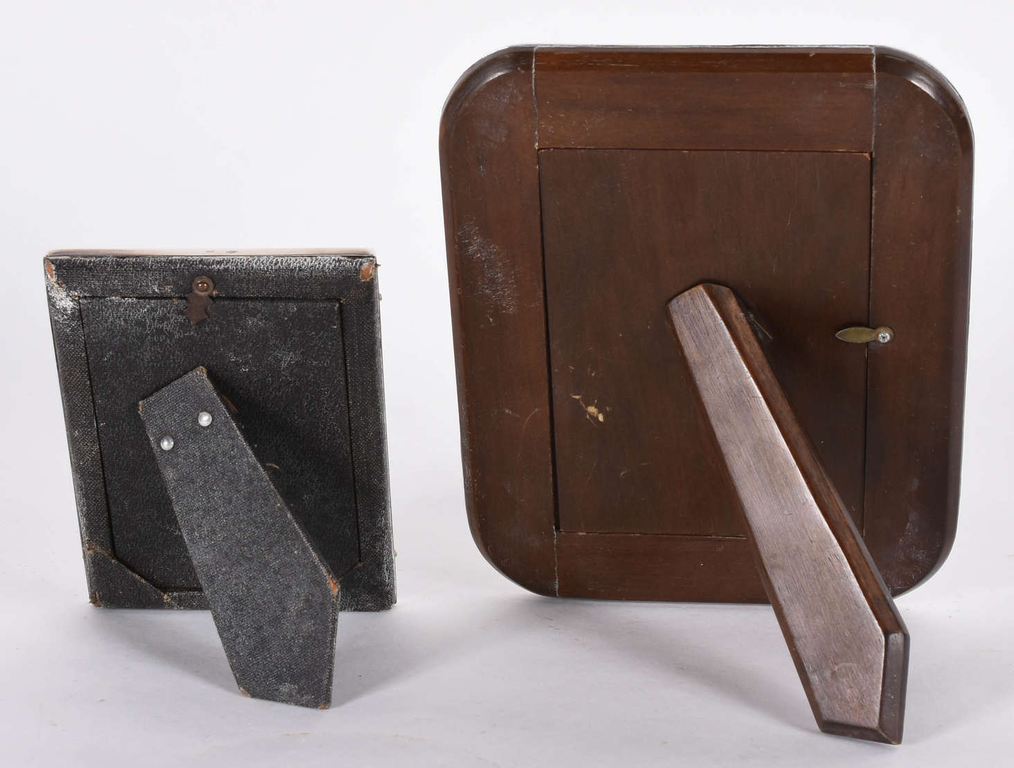 Dois portas retrato de modelos diferentes, mold... - Dois portas retrato de modelos diferentes, molduras de prata de lei. Dois portas retrato de modelos diferentes, mold... - Dois portas retrato de modelos diferentes, molduras de prata de lei.