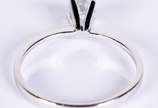 Anel solitário de ouro branco com um brilhante ... - Anel solitário de ouro branco com um brilhante de aproximadamente 0,25 ct, aro 15 (Por motivos de seguranças as peças não encontram-se na loja). Anel solitário de ouro branco com um brilhante ... - Anel solitário de ouro branco com um brilhante de aproximadamente 0,25 ct, aro 15 (Por motivos de seguranças as peças não encontram-se na loja).