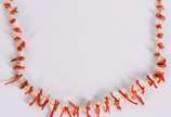 Colar de perolas com pedra coral (Por motivos d... - Colar de perolas com pedra coral (Por motivos de seguranças as peças não encontram-se na loja). Colar de perolas com pedra coral (Por motivos d... - Colar de perolas com pedra coral (Por motivos de seguranças as peças não encontram-se na loja).