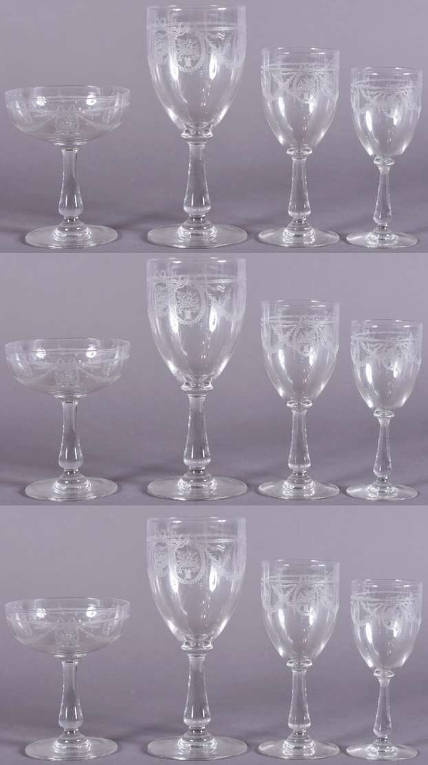 Serviço de cristal frances Saint Louis, lavrado... - Serviço de cristal frances Saint Louis, lavrados com guirlandas,  composto de: 11 taças de champagne, 11 taças para vinho tinto, 8 taças para vi... Serviço de cristal frances Saint Louis, lavrado... - Serviço de cristal frances Saint Louis, lavrados com guirlandas,  composto de: 11 taças de champagne, 11 taças para vinho tinto, 8 taças para vi...