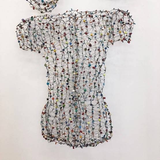 Luiz Hermano (1954), RESPIRO, 2011 - Arame e capacitor<br>Possui certificado  - Luciana Caravello Arte Contemporânea Luiz Hermano (1954), RESPIRO, 2011 - Arame e capacitor<br>Possui certificado  - Luciana Caravello Arte Contemporânea