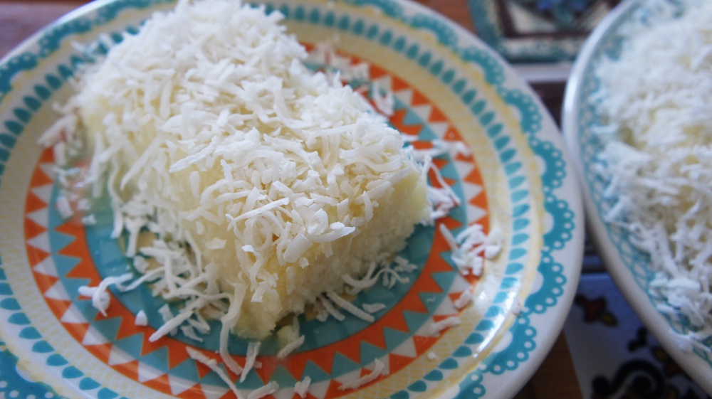 Receita de Bolo de Tapioca com Coco e Leite Condensado