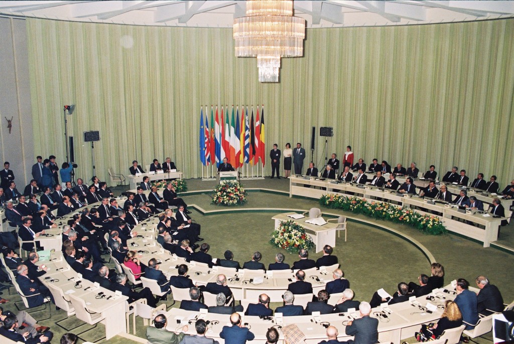 Como foi criada e quais os objetivos da União Européia? 