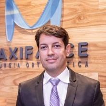 Roger Claudio de Oliveira Santos, Cirurgião buco-maxilo-facial Salvador