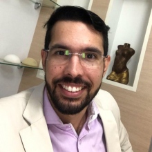 Hugo Leonardo Freire Gomes, Cirurgião plástico Goiânia