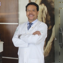 Fausto C. Bermeo Paguay, Cirurgião plástico Brasília