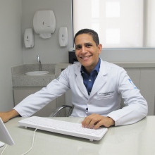 Leonardo Rocha Carneiro García Zapata, Neurocirurgião Goiânia