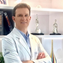 Christiano Cezar Caser, Cirurgião plástico Brasília