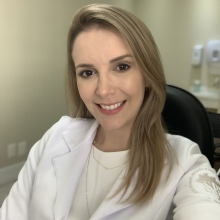 Camila Helena de Oliveira, Dermatologista Florianópolis