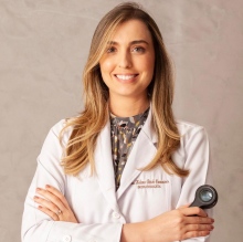 Helena Reich Camasmie, Dermatologista São Paulo