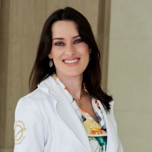 Emilie Ribeiro, Cirurgião plástico Salvador