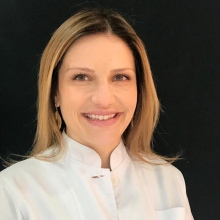 Leandra Muniz Bittencourt, Cirurgião plástico Curitiba