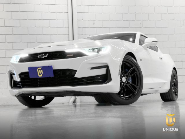 Detalhe do Chevrolet Camaro SS na Unique Automóveis em Indaiatuba