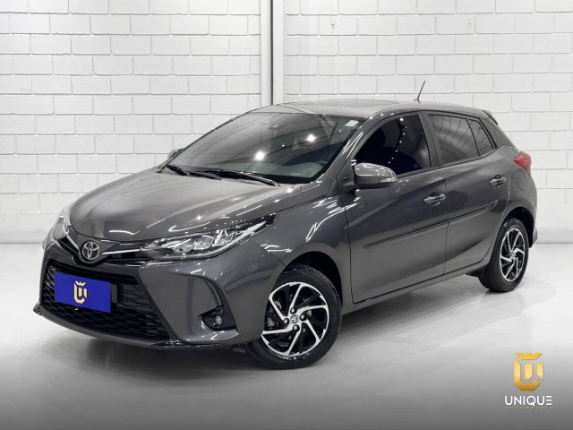 Toyota Yaris XLS 2023 cinza à venda na Unique Automóveis em Indaiatuba