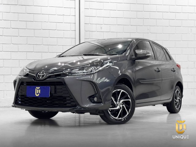 Detalhe do Toyota Yaris na Unique Automóveis em Indaiatuba