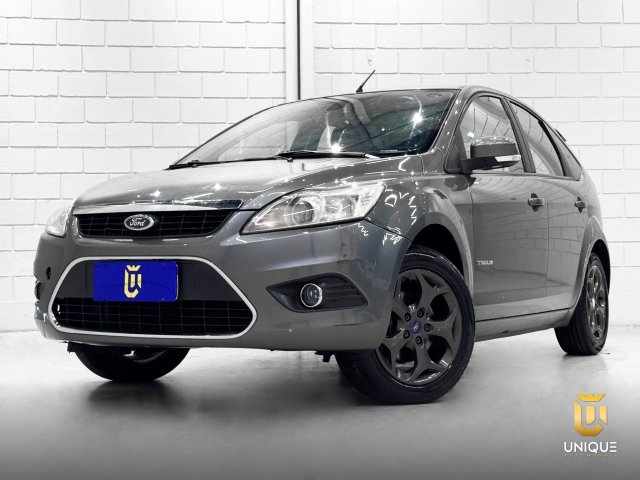 Detalhe do Ford Focus na Unique Automóveis em Indaiatuba