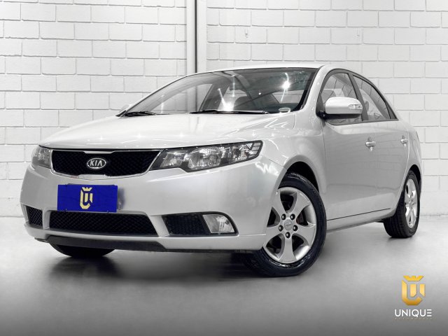 Detalhe do Kia Cerato na Unique Automóveis em Indaiatuba