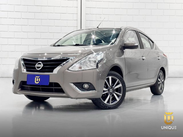 Detalhe do Nissan Versa na Unique Automóveis em Indaiatuba