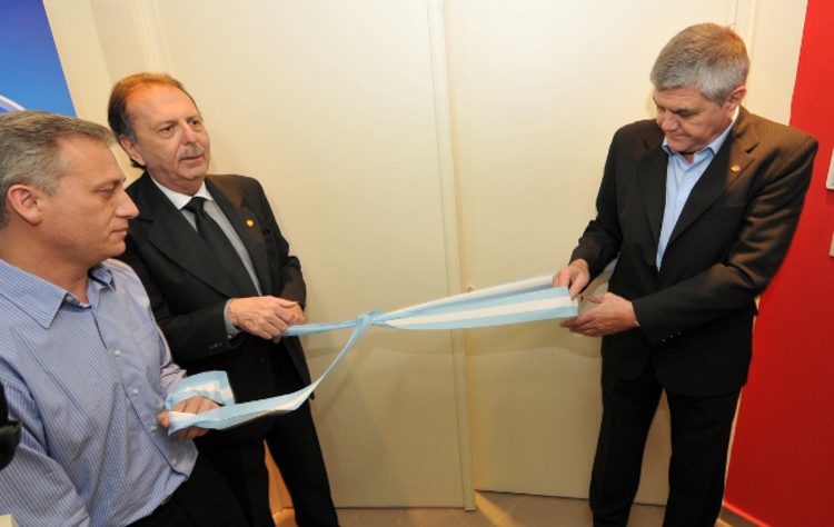 Open uri20150504 35738 1m1l5w2?1430781407