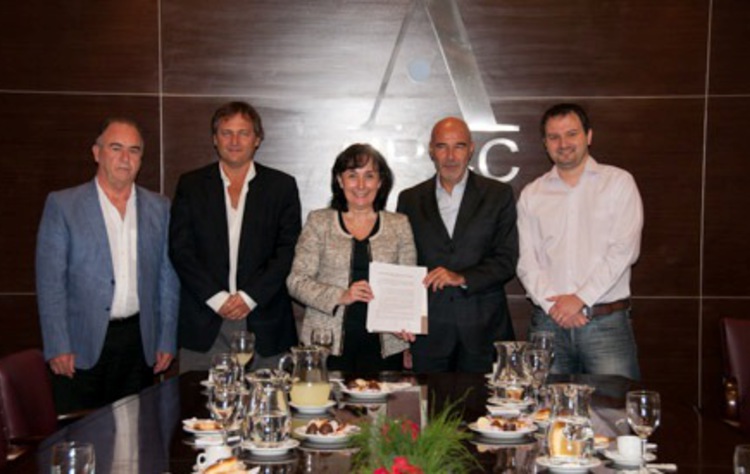 Open uri20150504 35738 1mhygry?1430781668