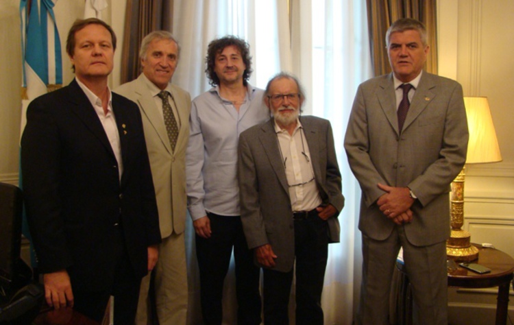 Open uri20150504 35738 1r9bjxj?1430782192