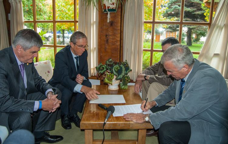 Open uri20150504 35738 5p94nz?1430782382