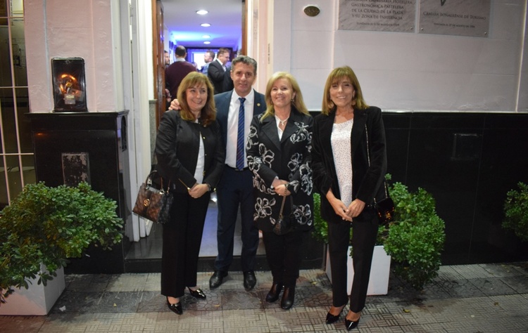 Dra graciela fresno  prte de fehgra  sr claudio nolberto aguilar pte de aehg la plata  dra cristina oddone pte filial cordoba  dra ana mar%c3%ada mi%c3%b1ones prosecretaria de fehgra