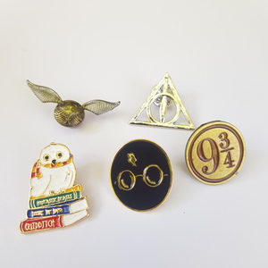 Set 5 broches motivo harry potter www.soloparafans.cl 