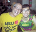 Na terça-feira carnavalesca, dezessete, no desfile da avenida “Peixoto Gomide”, Paulo Cabral e seu filho Paulinho, integrantes do bloco “Motumbo” - Foto: Fábio Barsanti
