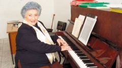 A competente musicista, professora e cantora Angelina Colombo Ragazzi, recebeu uma singela, mas marcante homenagem de seu jardineiro