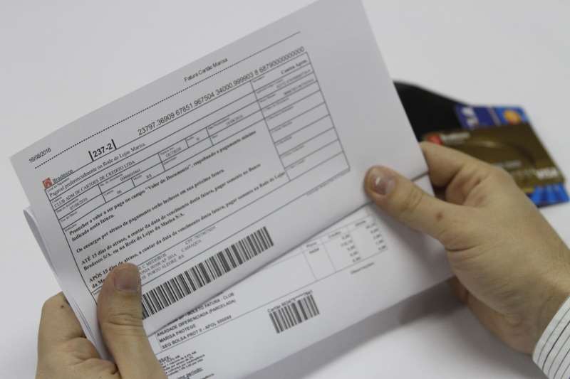 Endividamento dos gaúchos fica acima dos 65% Endividamento dos gaúchos fica acima dos 65%