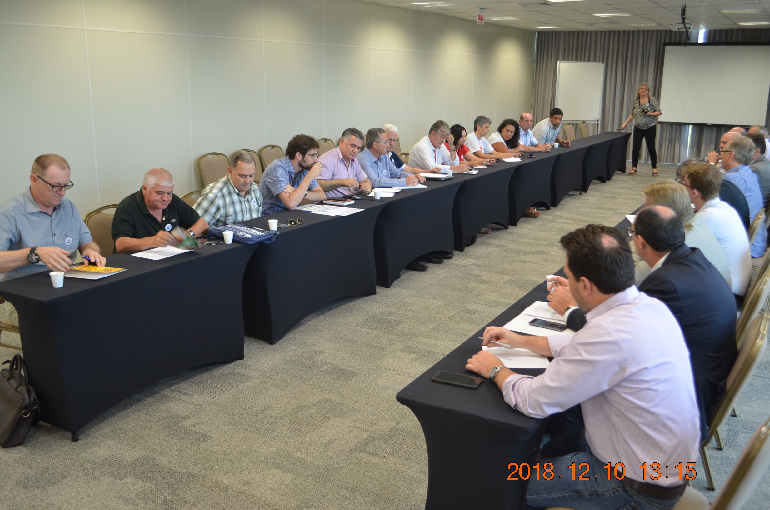 Reajuste do Piso Salarial Estadual em processo de negociação Reajuste do Piso Salarial Estadual em processo de negociação