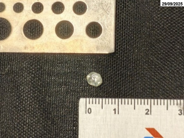 Diamante c/ massa de: 0,869 ct - Ji-Paraná/RO