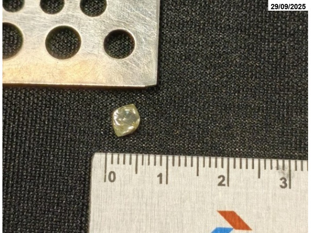 Diamante c/ massa de: 0,935 ct - Ji-Paraná/RO