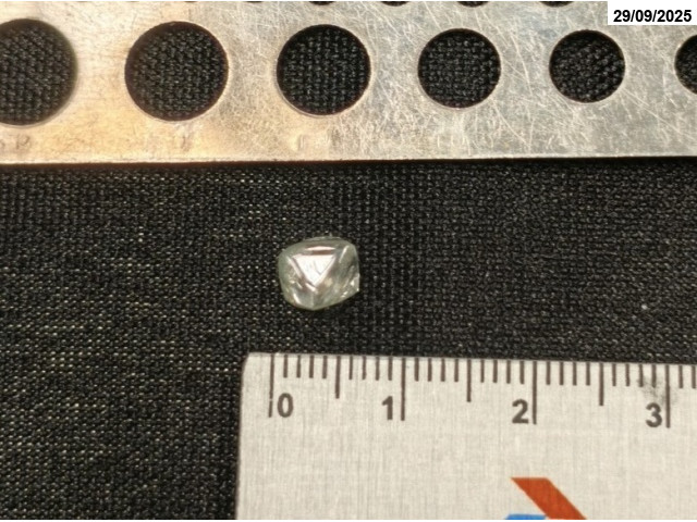 Diamante c/ massa de: 1,837 ct - Ji-Paraná/RO