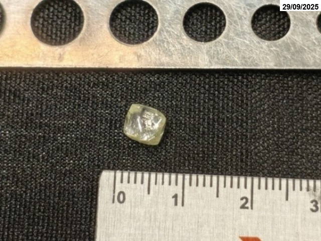 Diamante c/ massa de: 1,860 ct - Ji-Paraná/RO