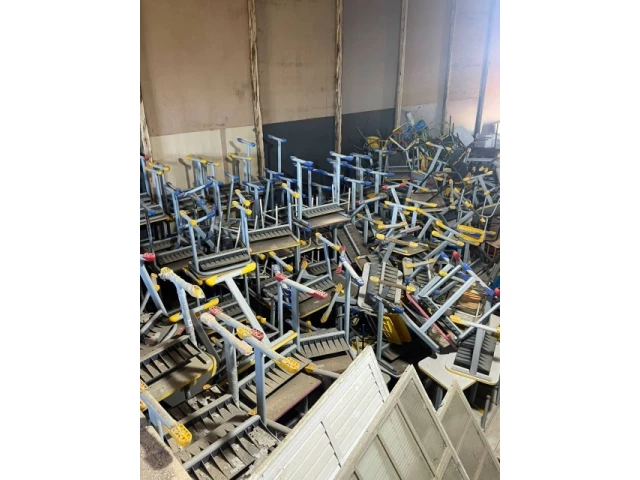 Lote de mesas e cadeiras escolares - Sangão/SC