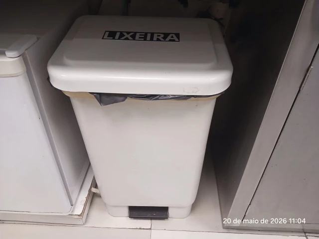 2 Lixeiras em PVC - 50 litros