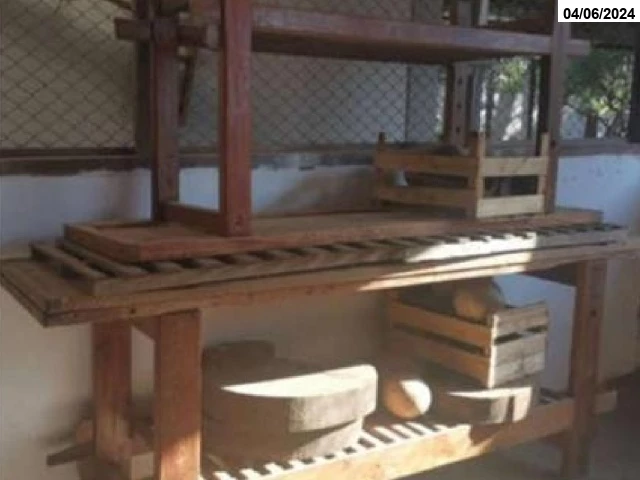 04 Bancadas de trabalho em madeira - Campo Grande/MS