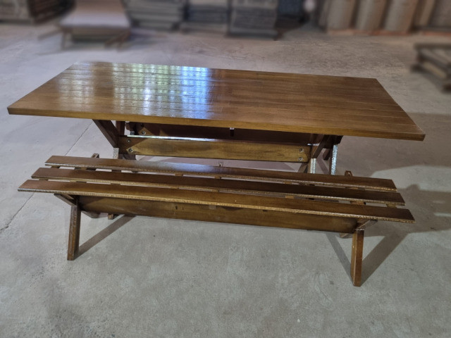 Foto Capa: São José do Cedro/SC - 07 Conj. Mesa de madeira p/ churrasco c/ bancos - Cor mel