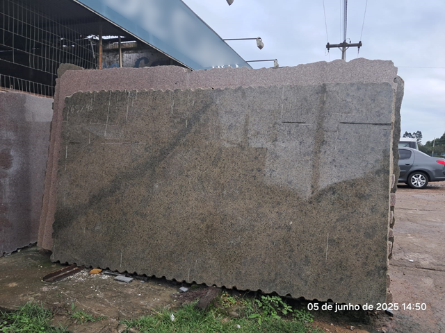 Foto Capa: São Jerônimo/RS - 19m² de Granito expansor de 6cm - Verde Tunas - Rosa Iracema