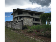 Casa inacabada c/ 440m² -Terrenos c/ 722,85m² -Lot. Montagna, localizado em Guaraciaba - SC
