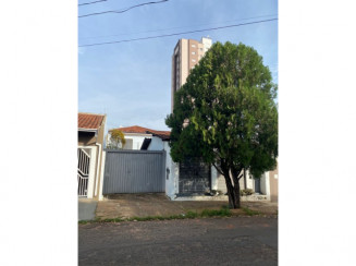 Terreno - 657,50m² - Sobrado e outras Benfeitorias -Bauru/SP