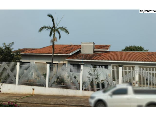 Casa residencial com 3 construções em terreno de 668m² em Alto Piquiri/PR