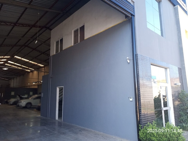 Galpão com 1 quarto no Distrito Industrial (foto 3 de 8)