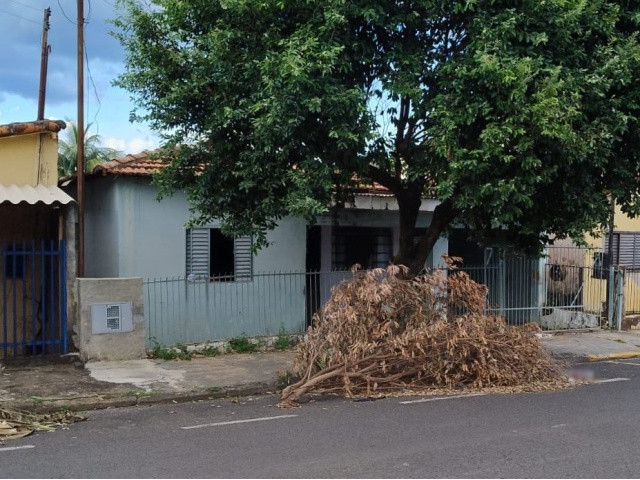 Casa com terreno de 250m², ideal para investimento
