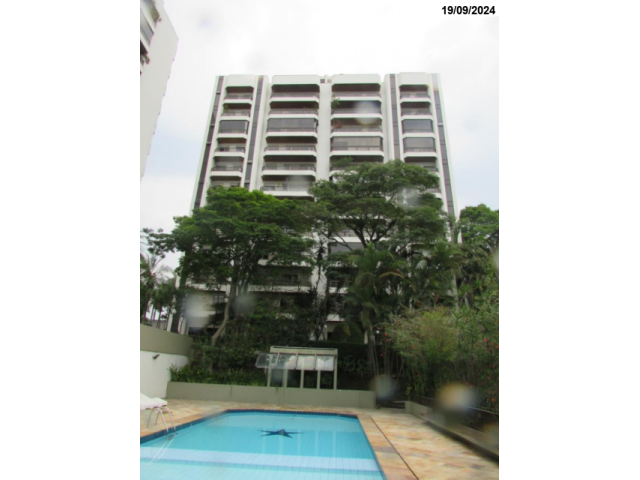 Apartamento duplex com 4 suítes e 4 vagas de garagem