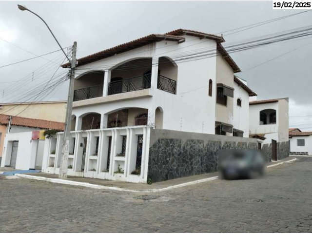 Sobrado 321,66m² - Terreno 218,36m² - Poções/BA