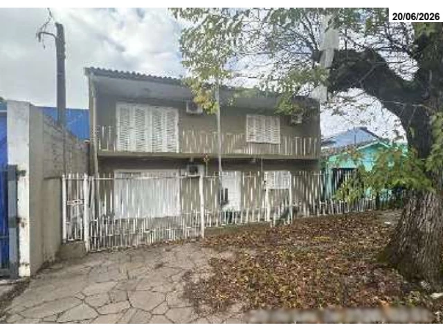 Sobrado - 209,48m² -  Terreno - 500m² - B. Pinheiro Machado